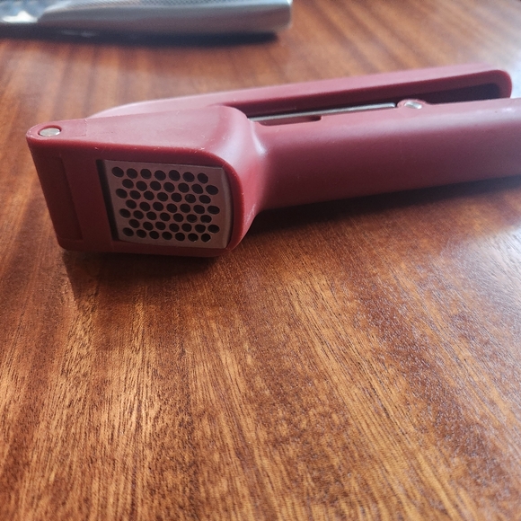 Joseph Joseph Garlic Press - Picture 3 of 4